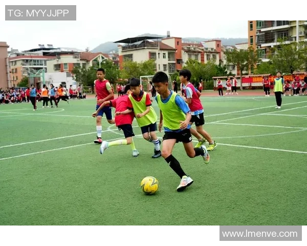 足球星动引领潮流 新时代球员风采与全球足球文化融合之旅 足球星动引领潮流 新时代球员风采与全球足球文化融合之旅
