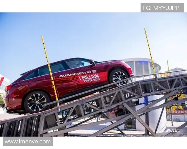 足球球星专用大巴揭幕 高端设计与豪华配备打造明星出行新体验