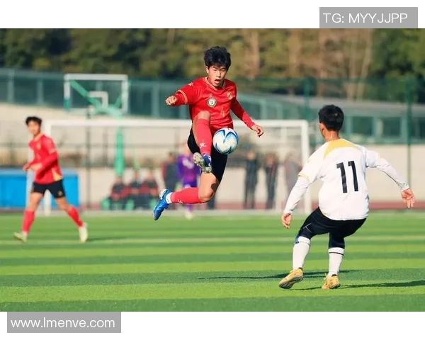 从甘南走向绿茵赛场的青年足球球星成长与奋斗故事 从甘南走向绿茵赛场的青年足球球星成长与奋斗故事